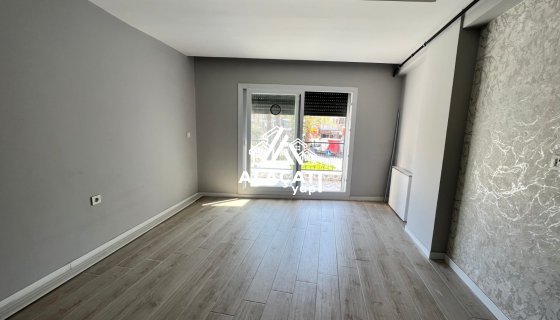 Fırat Mahallesi'nde Doğalgazlı 2+1, 90 m2 Asansörlü Aara Kat Satılık Daire